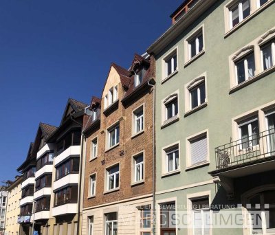 Charmante Altbauwohnung, 2012 komplett saniert, mit großem Balkon in beliebter Lage