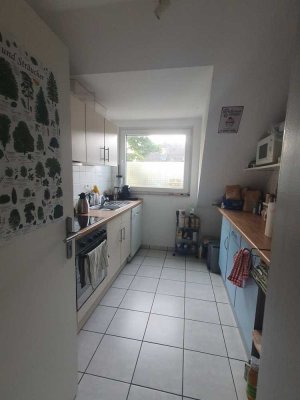 2-Raum-DG-Wohnung mit Balkon und Einbauküche in Köln Holweide