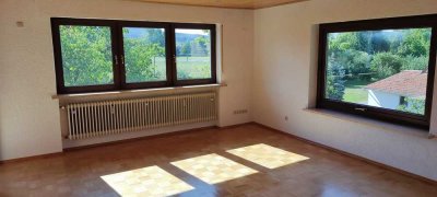 Gepflegte Wohnung mit vier Zimmern sowie Balkon und EBK in Lichtenfels / Schney
