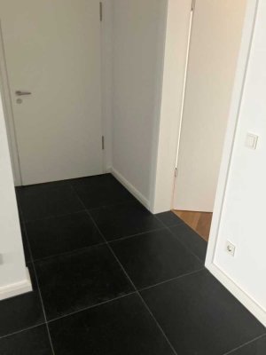 Luxus-Wohnung mit vier Zimmern und Gartennutzung zentral in Bergisch Gladbach