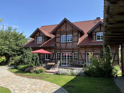 Wunderschönes Fachwerkhaus in ruhiger Lage mit Platz für 4-5 Pferde