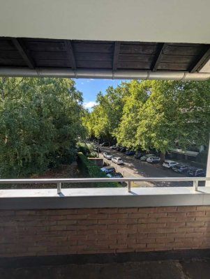 Moderne 4-Zimmer-Wohnung mit Balkon in Köln