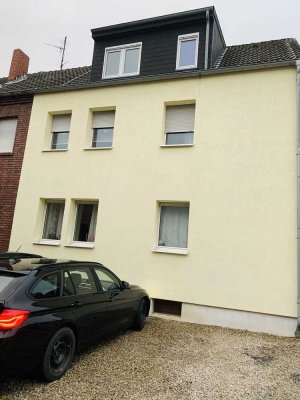 Attraktive, vollständig renovierte 1,5-Zimmer-DG-Wohnung in Düren Lendersdorf