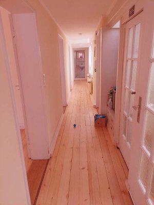 Exklusive 5-Zimmer-Terrassenwohnung mit Balkon und EBK in Baden-Baden