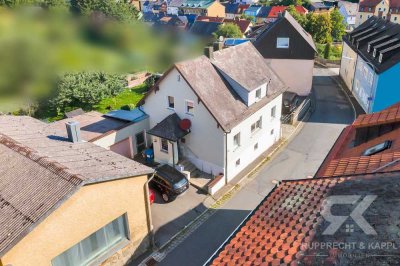 Liebevoll saniertes Einfamilienhaus mit neuen Bädern, Einbauküche und Garten in Windischeschenbach
