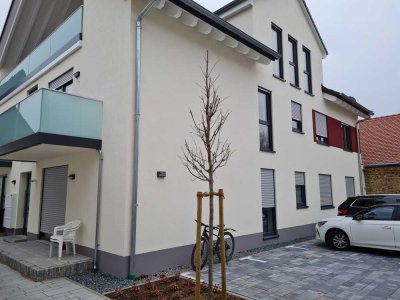 Einbauküche und kleine Terrasse: attraktive 3-Zimmer-Wohnung in Büttelborn OT Worfelden