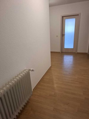 Freundliche 4-Zimmer-Wohnung mit neuer EBK und neuem Bad/Dusche/WC