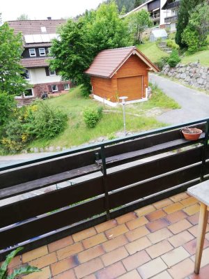Einfaches Zimmer mit Balkon in ehemaliger Pension