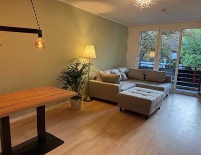 Modern renovierte, voll möblierte 2-Zimmer-Wohnung mit Walk-in-Dusche & TG