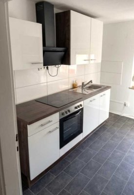 *** EBK gegen  Abstand VB 750 EUR  * INFRAROT Heizung * Stadtparklage * BALKON * 3. OG * ab 01.05. *