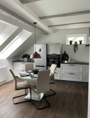 Wohnen und Gewerbe kombinieren – moderne DHH mit Büro-/Praxiseinheit und Einliegerwohnung