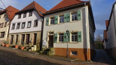 Attraktive 1 Zimmer Wohnung in Gundelsheim in kernsaniertem historischem Wohnhaus