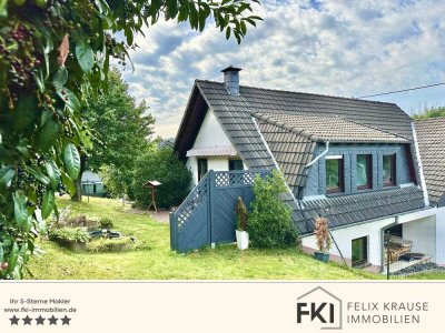 **Geräumige DG-Eigentumswohnung mit zwei Garagen in guter Lage von Oberfischbach / Freudenberg**