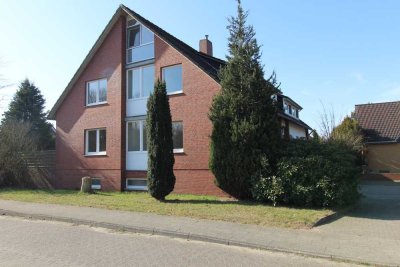 Charmante Eigentums- oder Ferienwohnung mit 4 hellen Zimmern, Keller und Garage in Cuxhaven-Oxstedt