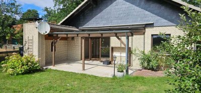 Einfamilienhaus mit Garten und Blick in die Natur