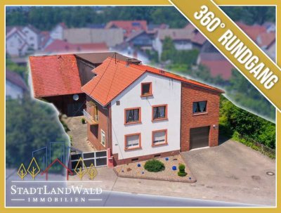 Großzügiges Einfamilienhaus mit Einliegerwohnung, Garagen, Innenhof, viel Stauraum - Kuhardt