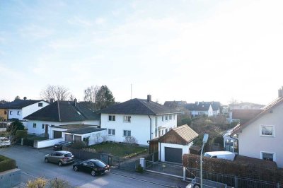 Charmante, sonnige 2-Zimmer-DG-Wohnung mit EBK in Bestlage von Allach
