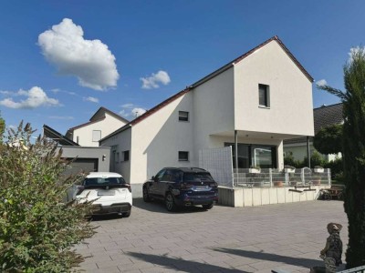 Traumhaftes Einfamilienhaus mit individueller Architektur in Kirrlach!