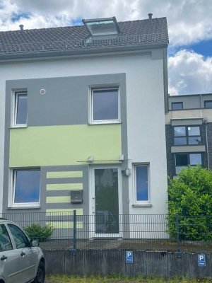 Freundliches 4-Zimmer-Haus mit gehobener Innenausstattung, Klima, Energieffizient, EBK in Lengsdorf