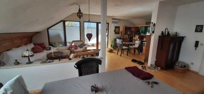 Geräumige DG-Wohnung mit zwei Zimmern zur Miete in Klein-Winternheim