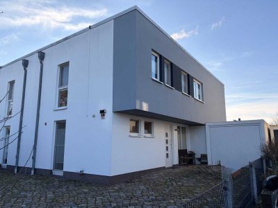 Familienfreundliche Doppelhaushälfte mit Garten, Terrasse & Garage in Biederitz