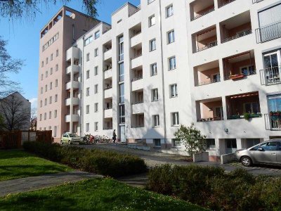 Sehr geräumige 2-Zimmer-Wohnung mit Balkon