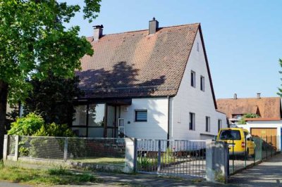 Nürnberg-Gebersdorf: Einfamilienhaus mit Garage in Nähe der neu entstehenden U-Bahn Haltestelle