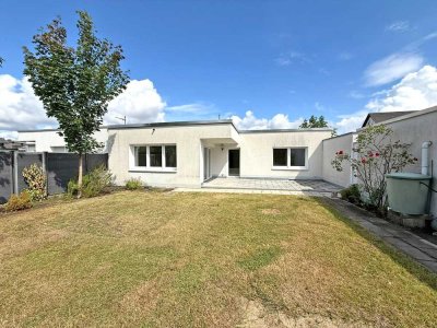 KAUFPREISREDUZIERUNG: Reihenend-Bungalow mit Garage, Südgrundstück & umfassender Modernisierung
