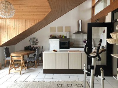 Schickes, gemütliches Dachgeschoss, 3 Zimmer + Galerie *provisionsfrei*
