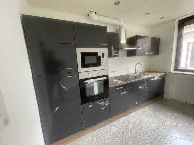 Große 5-Zi  WG Wohnung  , Einbauküche und Dachterrassennutzung