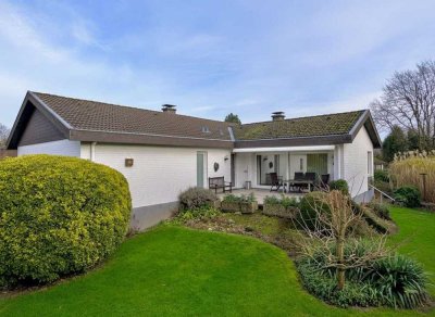 Freistehendes Einfamilienhaus mit Einliegerwohnung und traumhaftem Garten in Mettmann-Süd