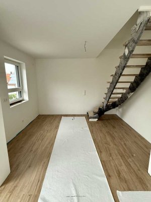 Erstbezug 3-Zi-Maisonette-Wohnung direkt in Olching nahe den Amperauen; Duplexparker