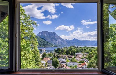 Hidden Gem, Endless Views - Gmunden am Traunsee: Altbestand mit spektakulärem, unverbaubaren See - und Schloss-Blick sowie umfangreichen Erweiterungspotential