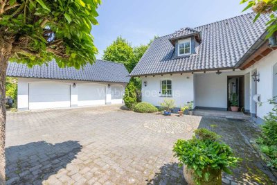 Freistehendes Einfamilienhaus im Landhaus-Stil am Naturschutzgebiet mit Garagenhaus + großem Garten