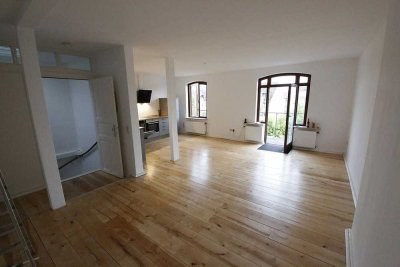 Helle 3-Zimmer-Altbauwohnung mit großer Südterrasse in ruhiger Lage im Fesenfeld