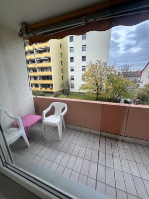 1,5 Zimmer, EBK, Bad ca. 50 qm ab sofort