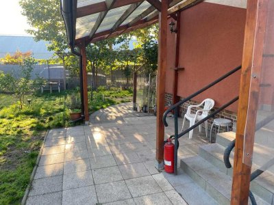 Schöne 4 Zimmerwohnung mit offener Küche, Bad, Abstellraum , Terrasse, kleinen Garten