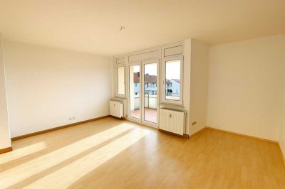 Charmante 3-Zimmer-Wohnung mit Sonnenbalkon in gepflegtem 6-Parteien-Haus