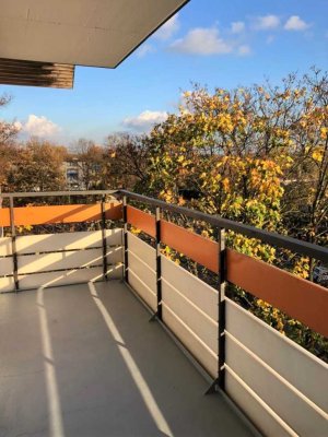 Sonnenbalkon--Aufzug-- hell--Familienwohnung-- 3 Zimmer--Parkplatz--Walsum Nähe Kometenplatz
