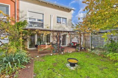 Helles Reihenendhaus mit viel Platz, Carport und westlich ausgerichteter Terrasse