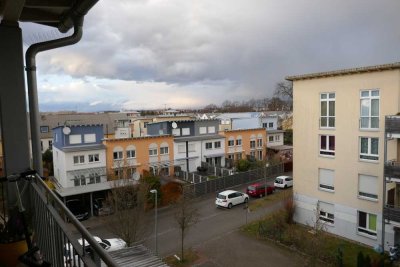 Gepflegte 3-Raum-DG-Wohnung mit Balkon und Einbauküche in Nürnberg