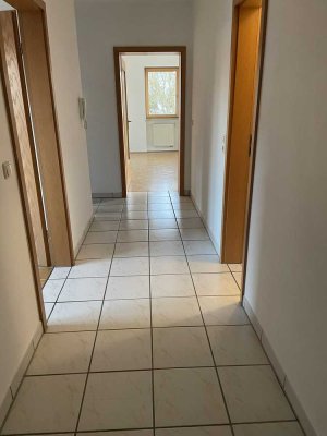 Gepflegte 3‑Zimmer Wohnung im 3. OG mit Balkon in Volkach