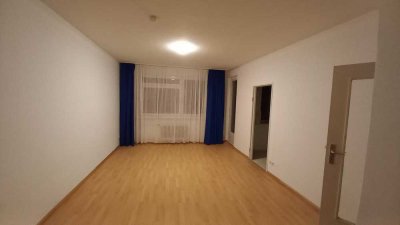 Sonnige, sanierte 1-Zimmer-Wohnung inLankwitz (Steglitz)