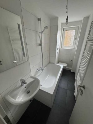 Frisch saniert - Einziehen und Wohnflühlen 3Zi., 1.OG links mit EBK in 73033 Göppingen, WM ca.790€