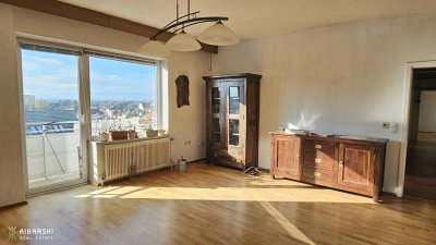 Fast wie ein Penthouse der 70er Jahre - großzügige Wohnung mit 4 Zimmern und drei Loggien