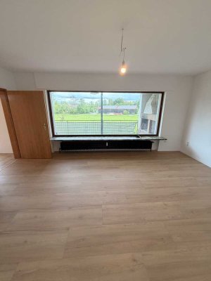 Charmante 3 Zimmer- Wohnung mit Ausblick ins Grüne in Frankfurt am Main