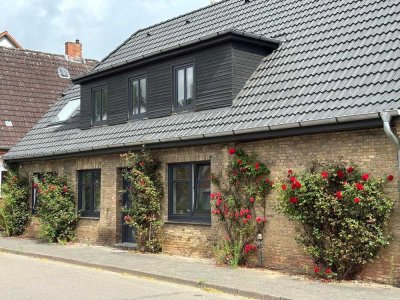 2 neue Wohnungen in charmanten Altbau - in Schleinähe