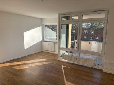 * RUHIG & GRÜN IM BELIEBTEN BUCKOW: APPARTEMENT MIT EINBAUKÜCHE, WANNENBAD & SONNENBALKON! *
