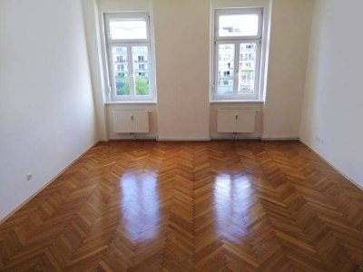 LEND: Heller 2 ZIMMER-Altbau + ruhiger Balkon + extra Wohnküche möbliert + neuwertige Sanitäranlagen