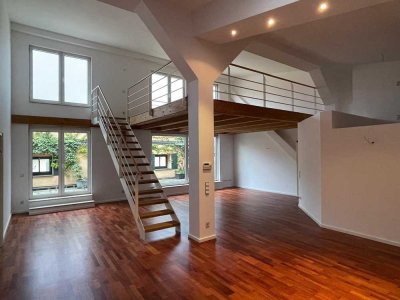 Helle Penthouse Wohnung mit geschützter Dachterrasse und Galerie-Ebene